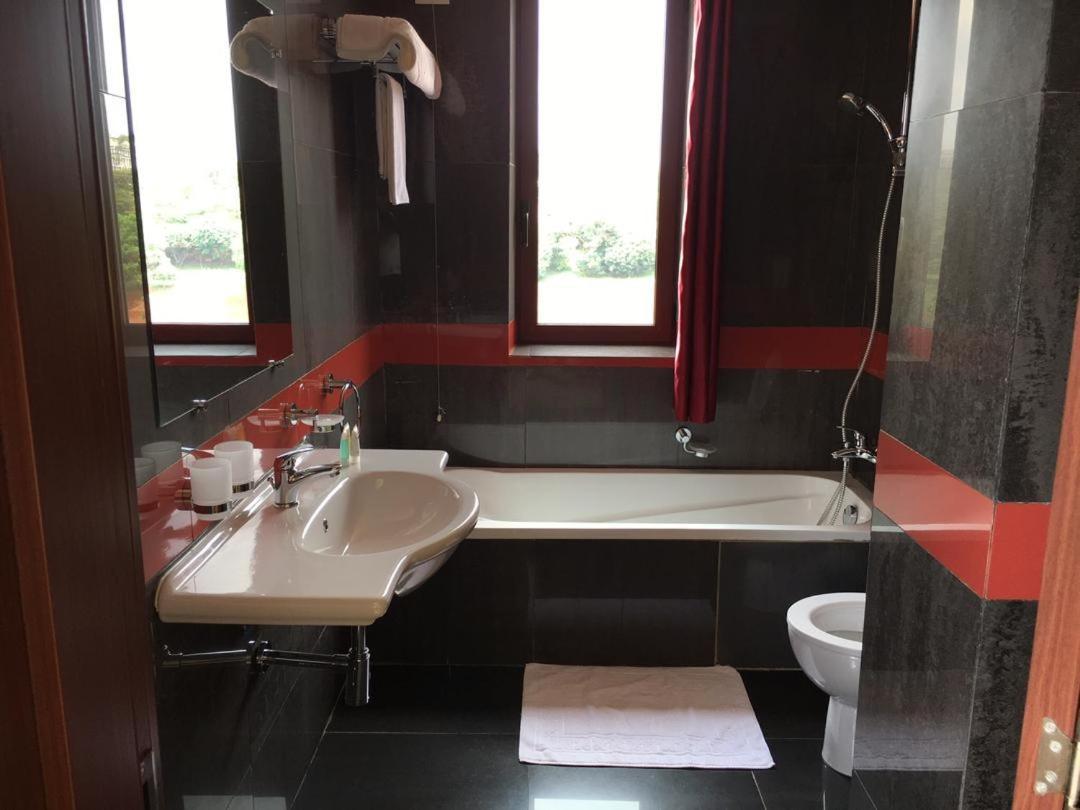 Djeug'Appart Hotel Яунде Екстер'єр фото